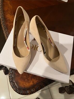 Johnston & Murphy Beige Suede Leather Pointed-Toe Pumps Heels 6.5